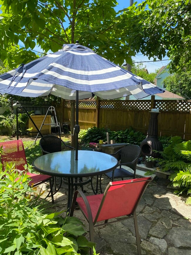 shared backyard - 2416 Garfield Ave