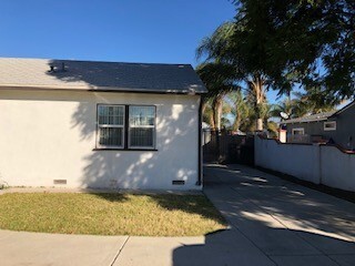 Building Photo - West Covina home with HUGE back yard!