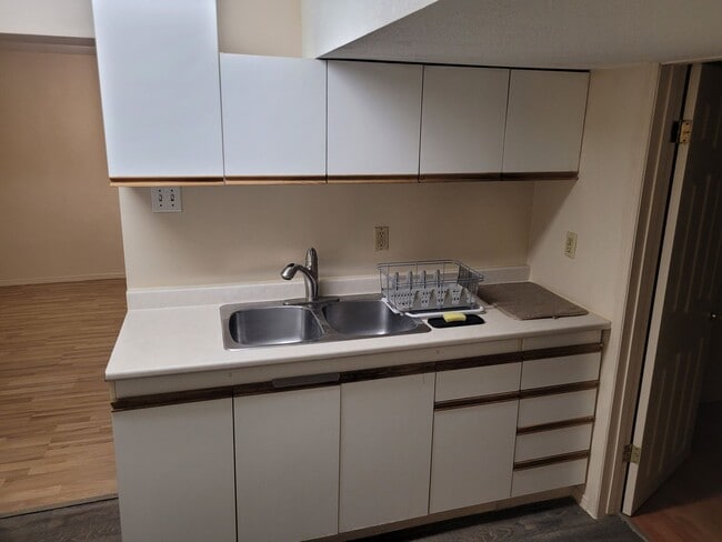 Building Photo - 76 Cedar St