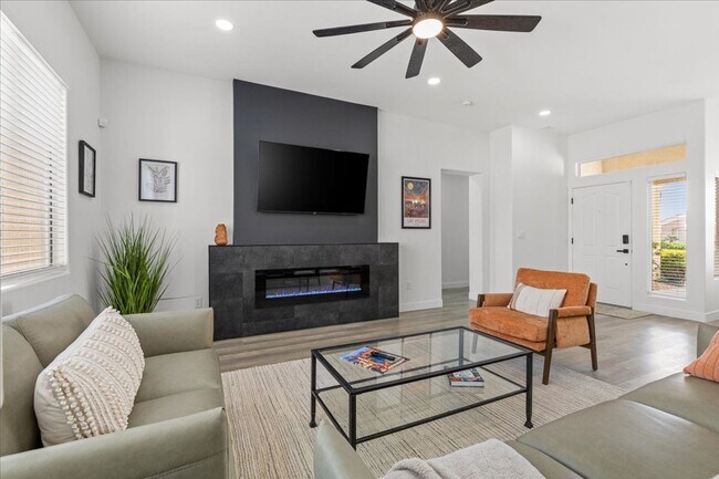 Foto del edificio - Gorgeous 2 Bedroom Furnished Modern Home