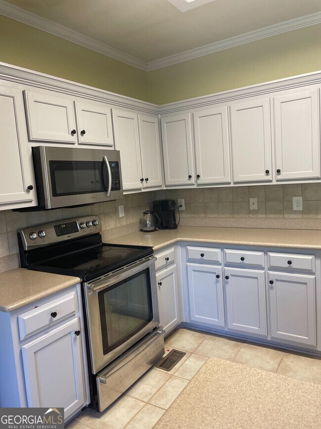 Building Photo - 1180 Diamond Way