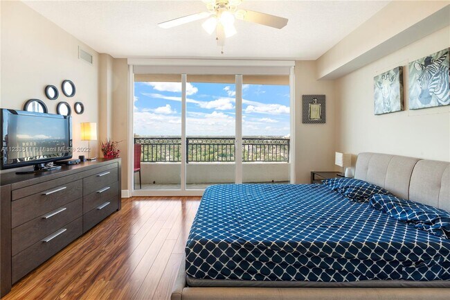 Foto del edificio - 3232 Coral Way