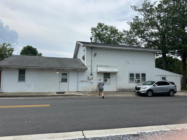 Building Photo - 338 N Hook Rd