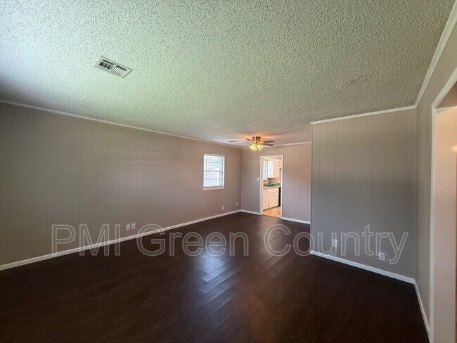 Foto del edificio - 5919 E 45th St