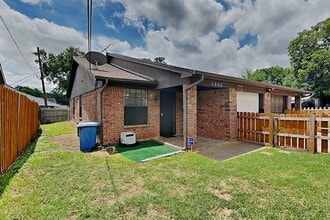 Building Photo - 5006 Norma St