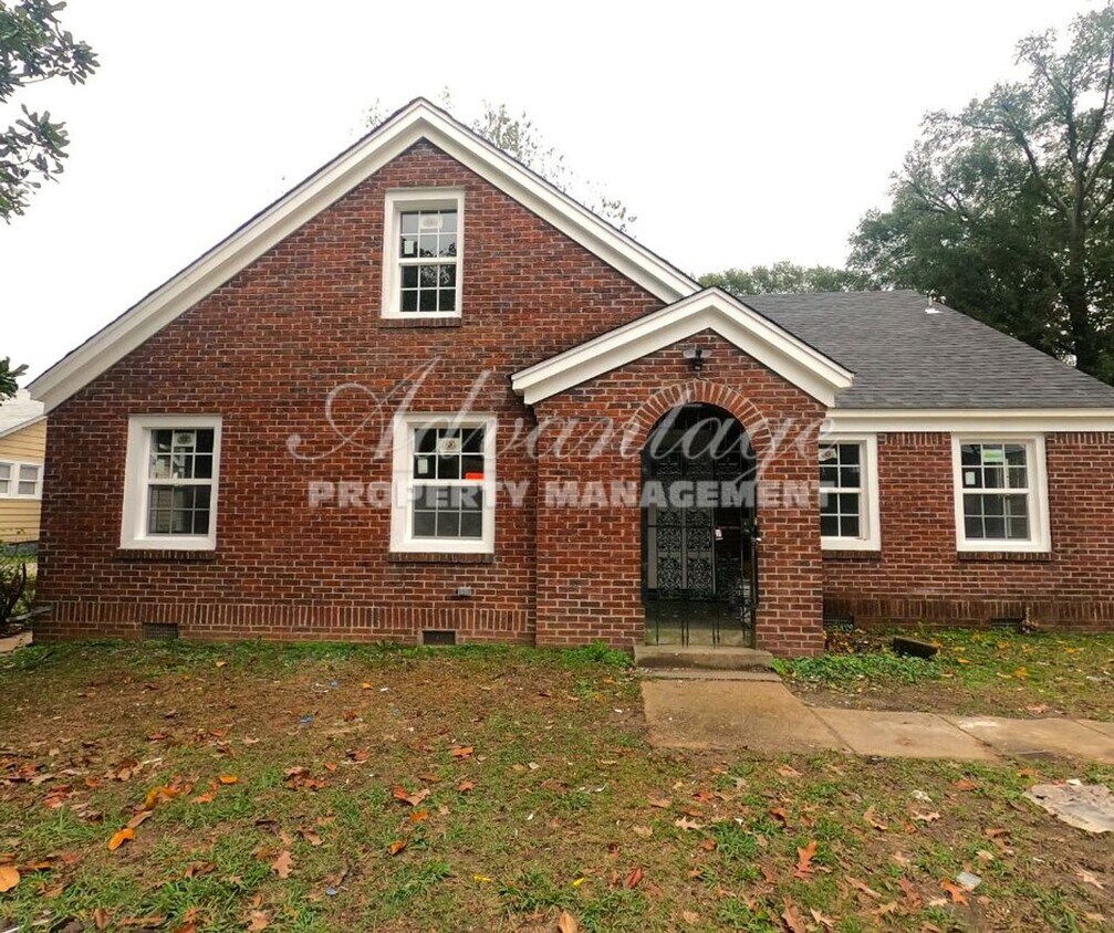 Primary Photo - Charming 3-bedroom, 1.5-bath duplex