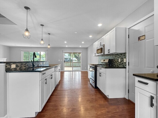 Foto del edificio - 2814 Woodridge Ln