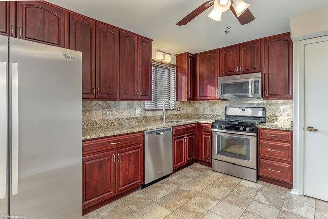 Building Photo - 5970 Lake Bluff Dr