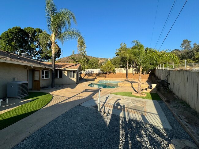 Foto del edificio - 14396 Rios Canyon Rd
