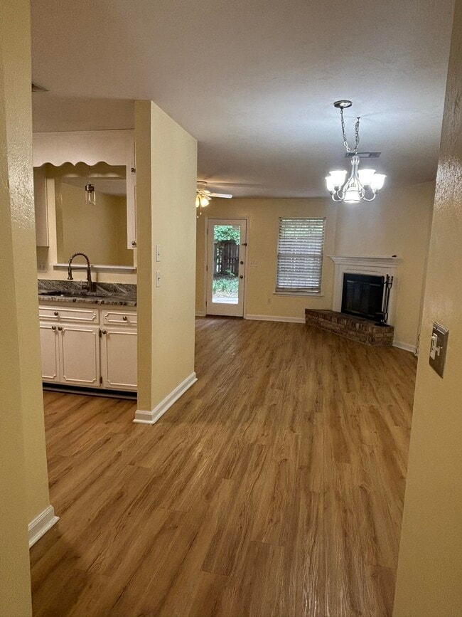 Building Photo - 552 Teal Ln
