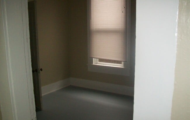 Building Photo - 4 Bedroom, 1 bathroom Home in the York nei...