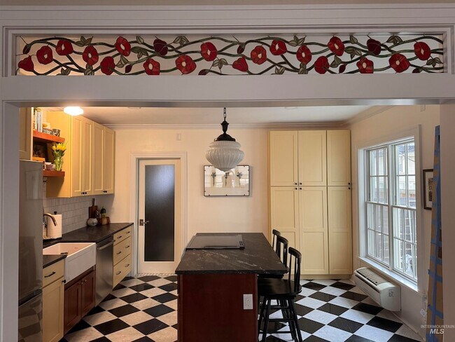 Foto del edificio - 515 W Hays St