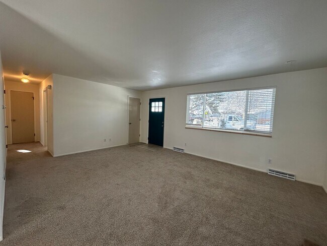 Foto del edificio - Lovely Updated Loveland Home with Fireplace and Fenced Yard