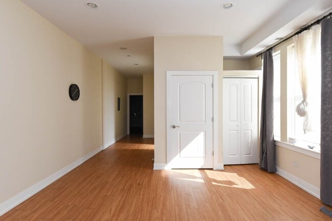 Building Photo - 4748 N Kenneth Ave