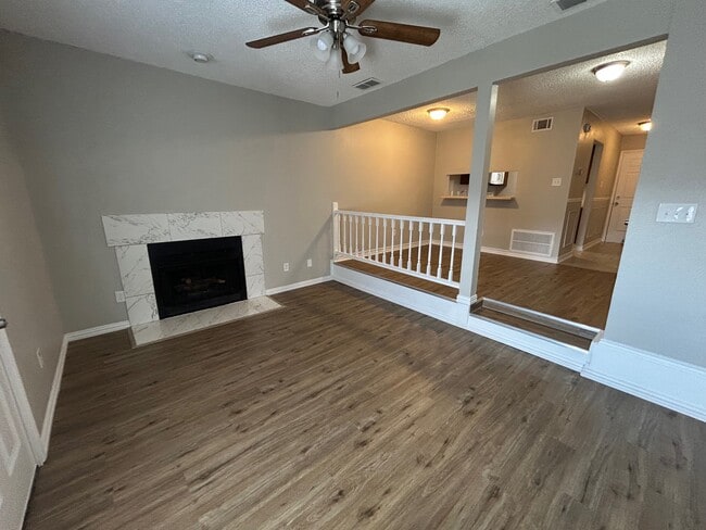 Foto del edificio - 3635 Garden Brook Dr