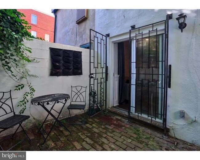 Foto del edificio - 1028 Irving St