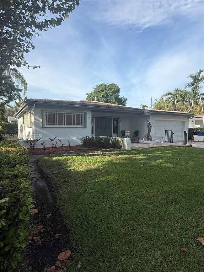 Building Photo - 1532 Trillo Ave
