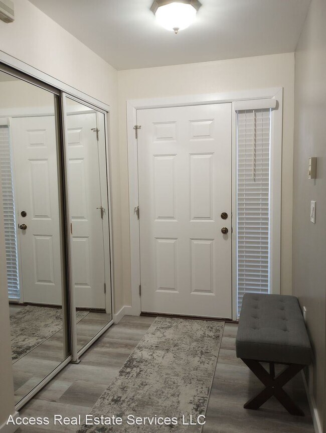 Building Photo - 2 br, 1.5 bath House - 5064 Festival Blvd #1D