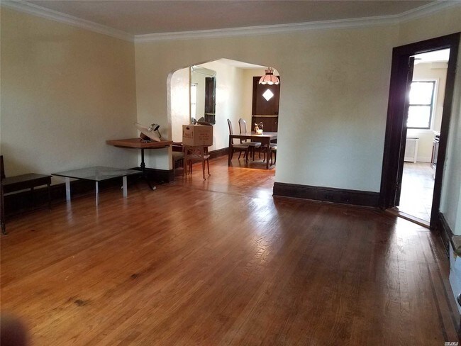 Foto del edificio - 87-33 62nd Rd