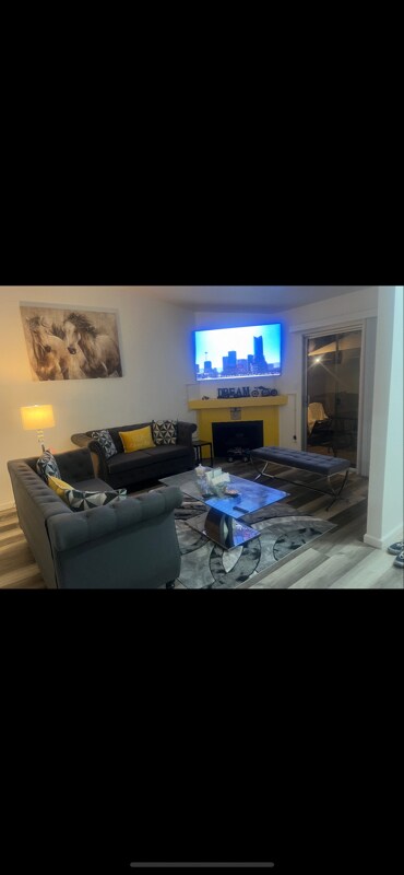 Foto del edificio - 1313 Floyd Ave