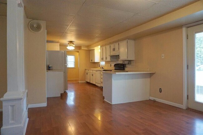 Foto del edificio - 831 W 9th St