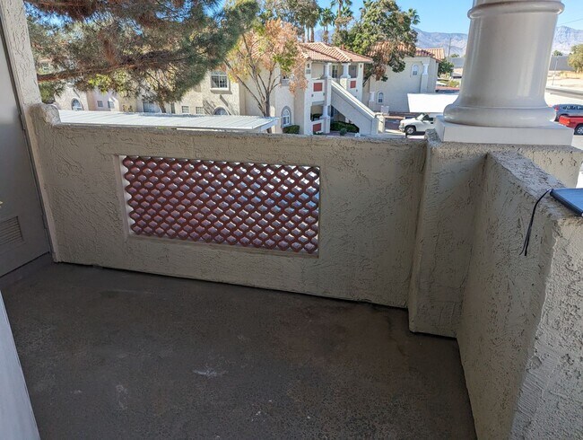 Foto del edificio - A Fabulous 2-Bedroom, 2-Bathroom Upstairs Unit in NW Las Vegas