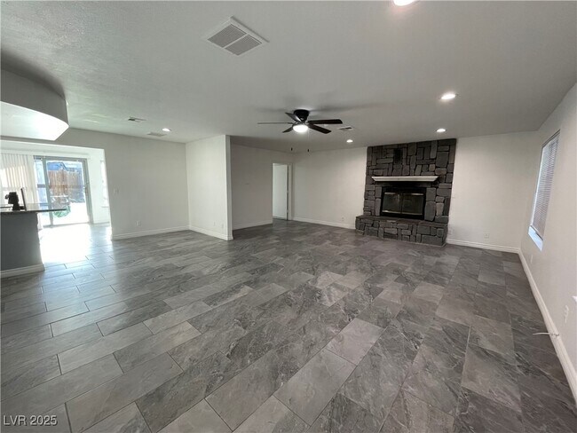 Foto del edificio - 2329 N Mallard St