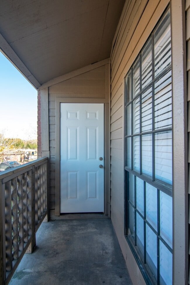 Building Photo - 12500 Sandpiper Dr