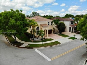 Building Photo - 15562 SW 50th Ct