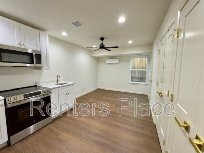 Building Photo - 1140 S Quincy Ave