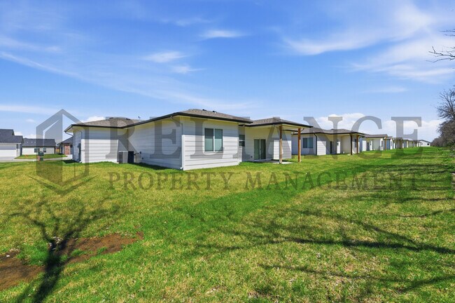 Foto del edificio - 613 Elmwood St