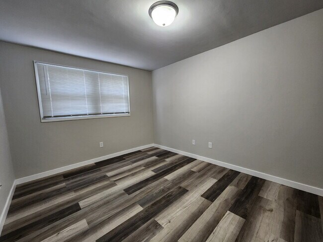 Foto del edificio - Updated Upper Level Apartment, Kaukauna