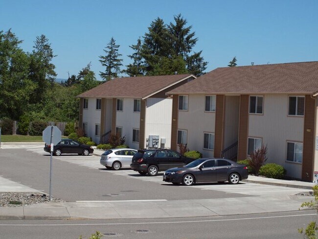 Foto del edificio - 2375 Bates Ln