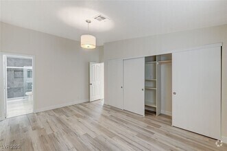 Building Photo - 2633 Durango Dr