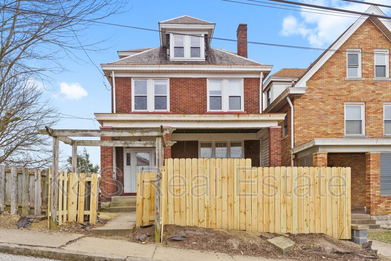 Primary Photo - 328 Anthony St