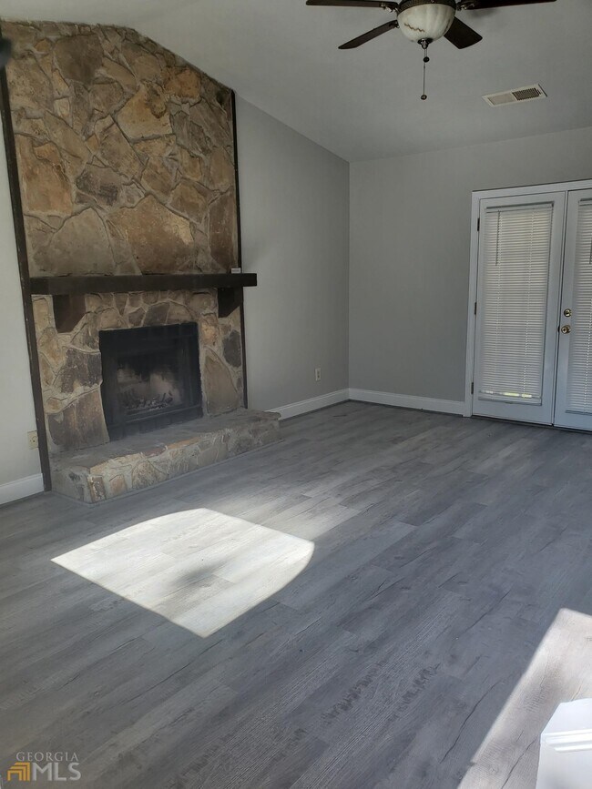 Foto del edificio - 3437 Highland Pine Way