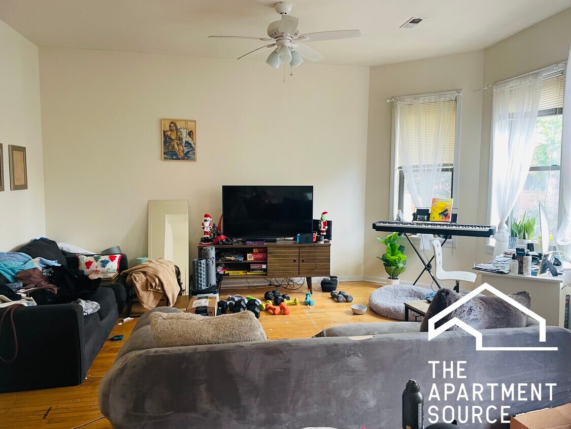 Primary Photo - 2315 N Leavitt St