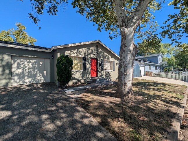 Building Photo - 324 Roseville St