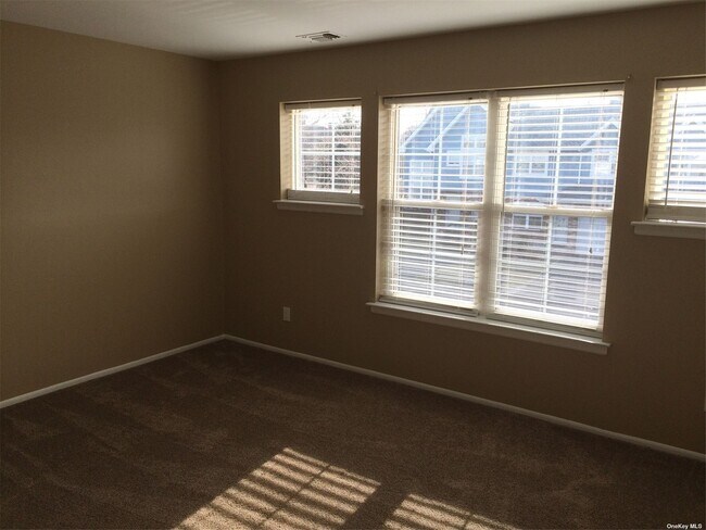 Building Photo - 23 Broadlawn Dr