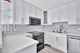 Building Photo - 810 Lake Shore Dr
