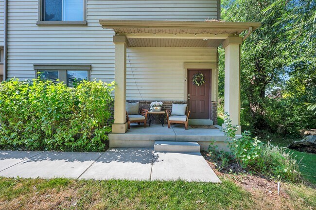 Foto del edificio - 35 E 150 N