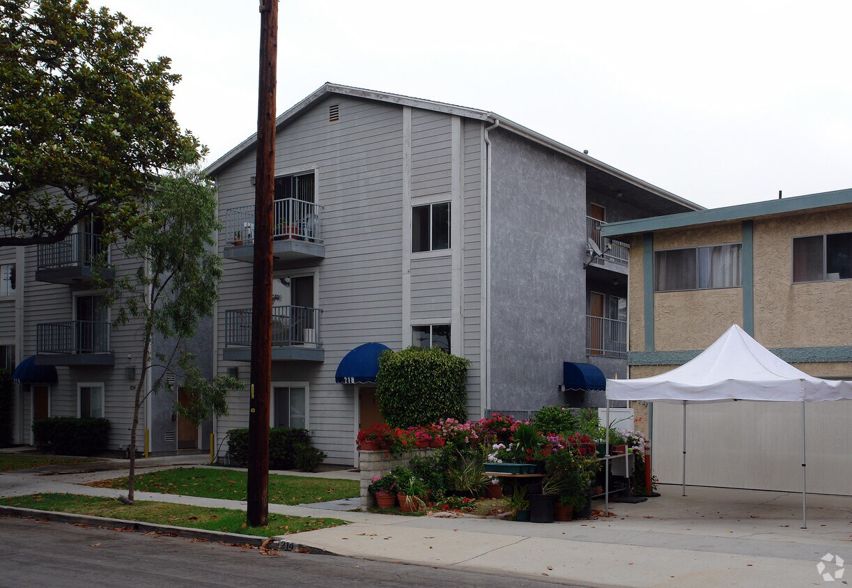 Foto del edificio - 216-218 Virginia St