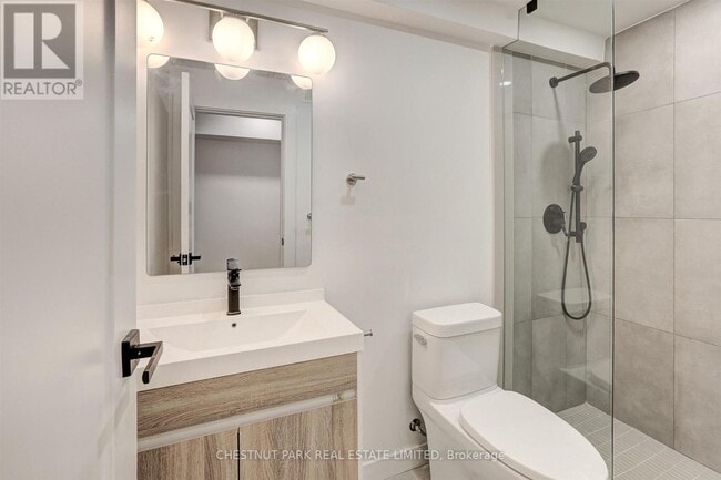 Building Photo - 326 St George St