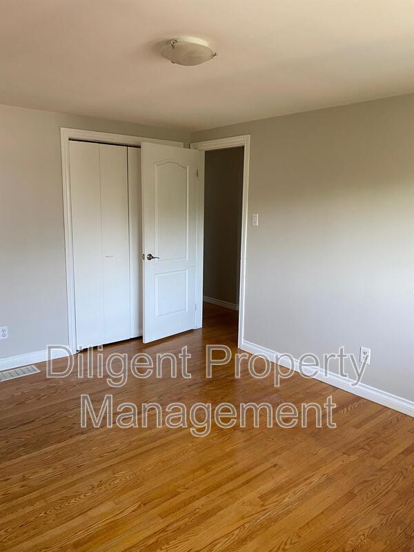 Building Photo - 1326 Hopewell Ave