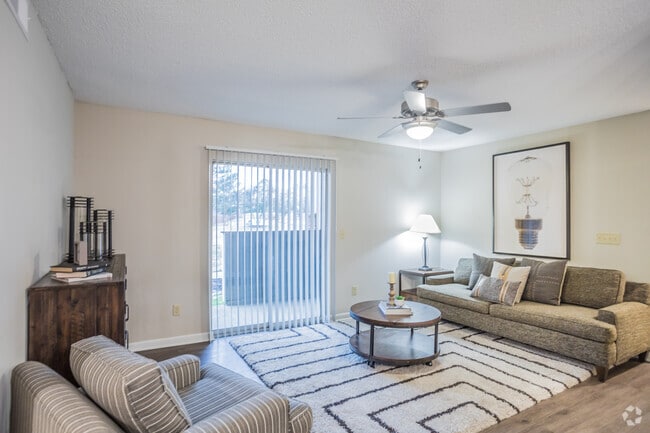 2HAB, 2BA - 1130 ft²- Renovado - Champions Hills at Windyke