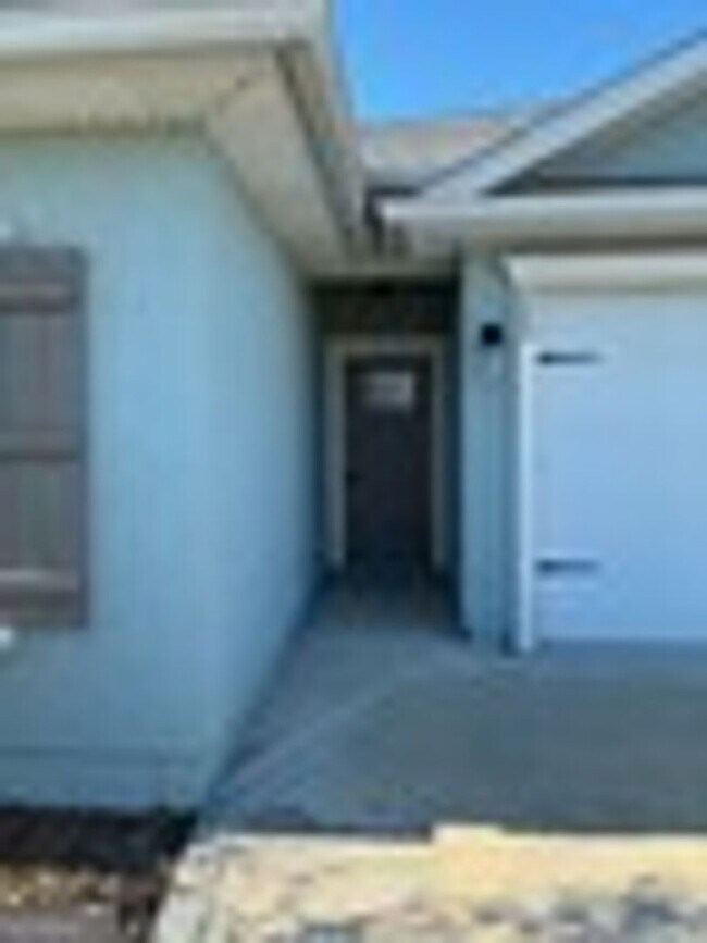 Building Photo - 223 The Villas Wy