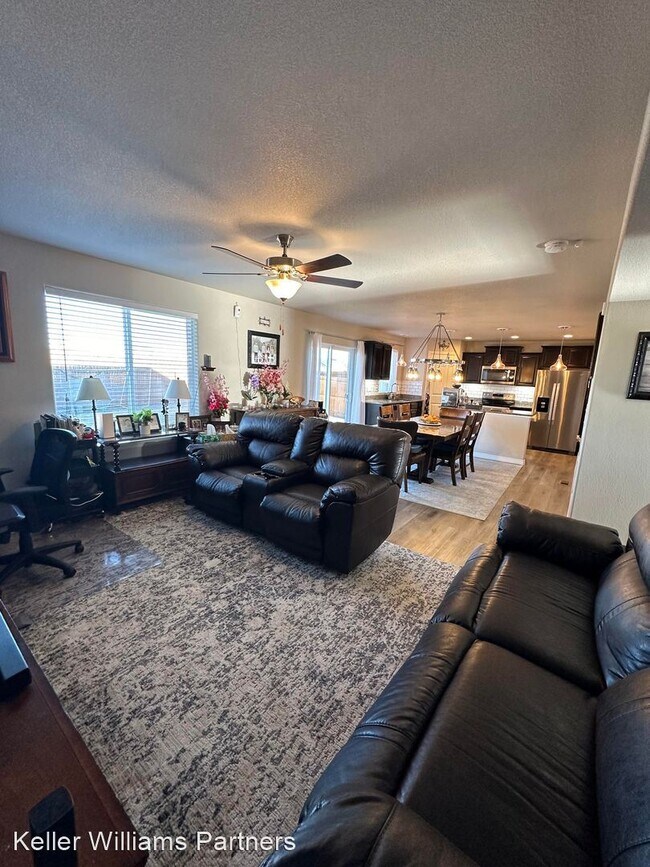 Building Photo - 5 br, 4 bath House - 9960 Castor Dr