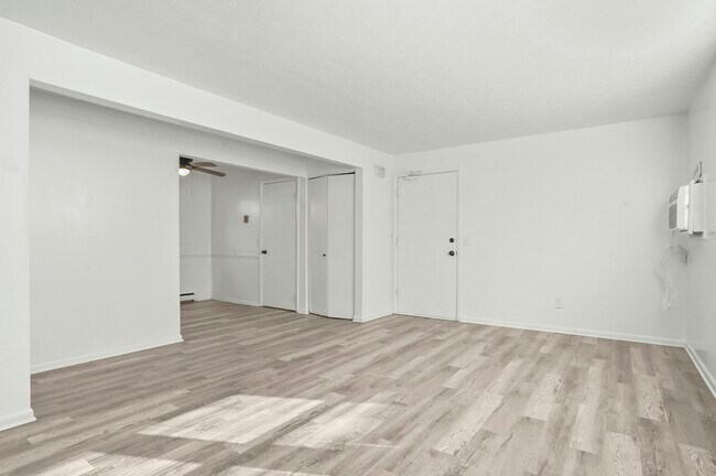 Foto del edificio - 3745 Woodford Ave NW