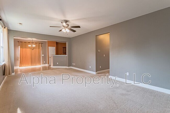 Foto del edificio - 135 Raven Hill Way