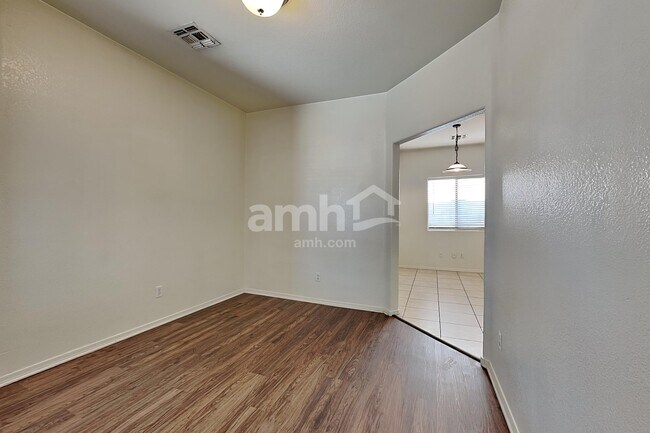 Foto del edificio - 6513 W Miami St